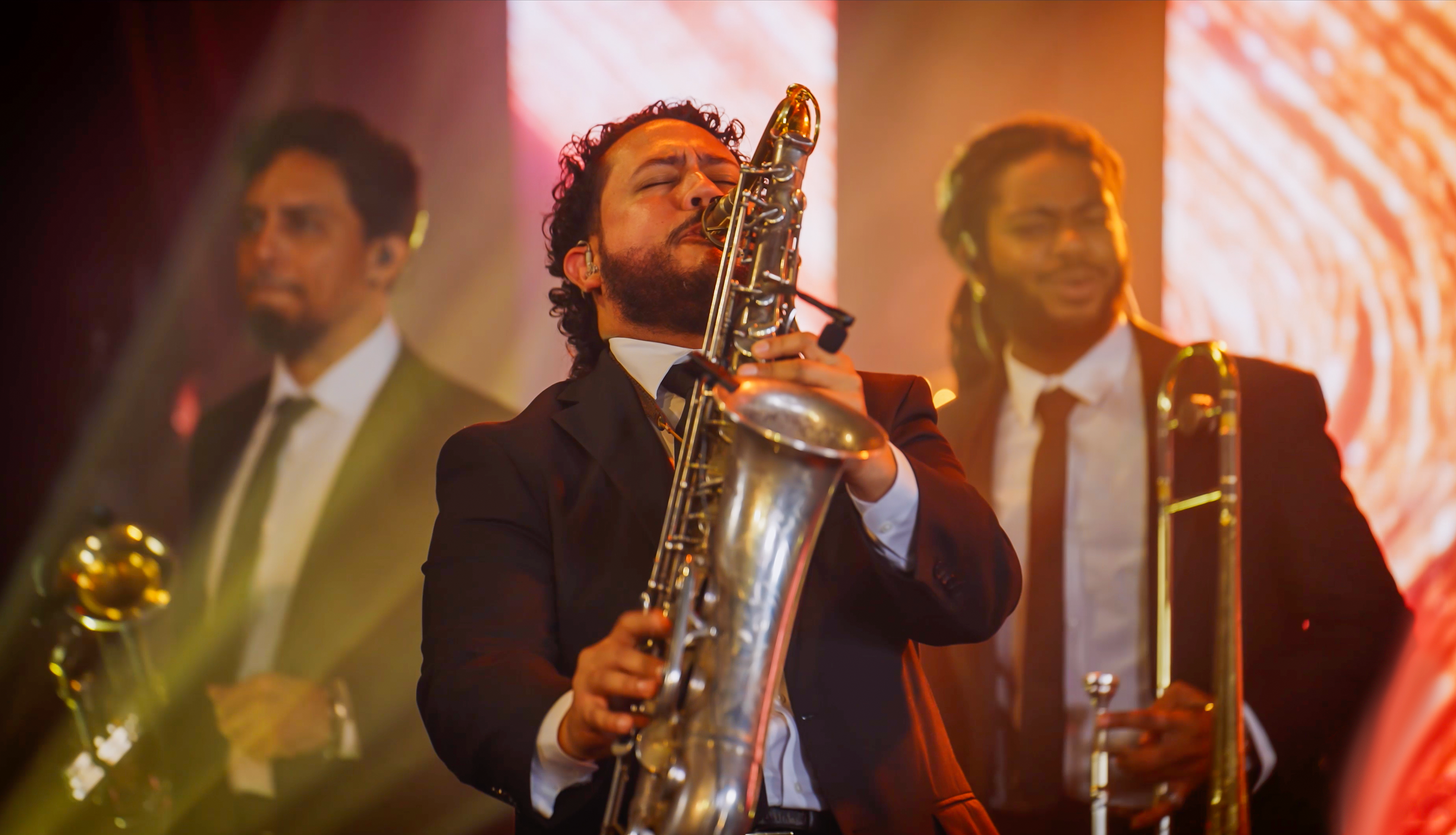 LET'S GROOVE / SHAKE YOUR BODY